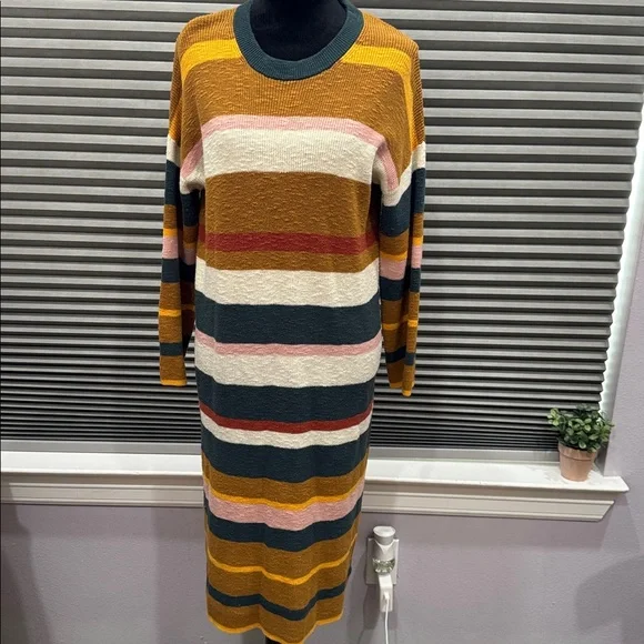 Madewell Drop-Shoulder Sweater Midi
Dress in Stripe - Picture 3 of 8